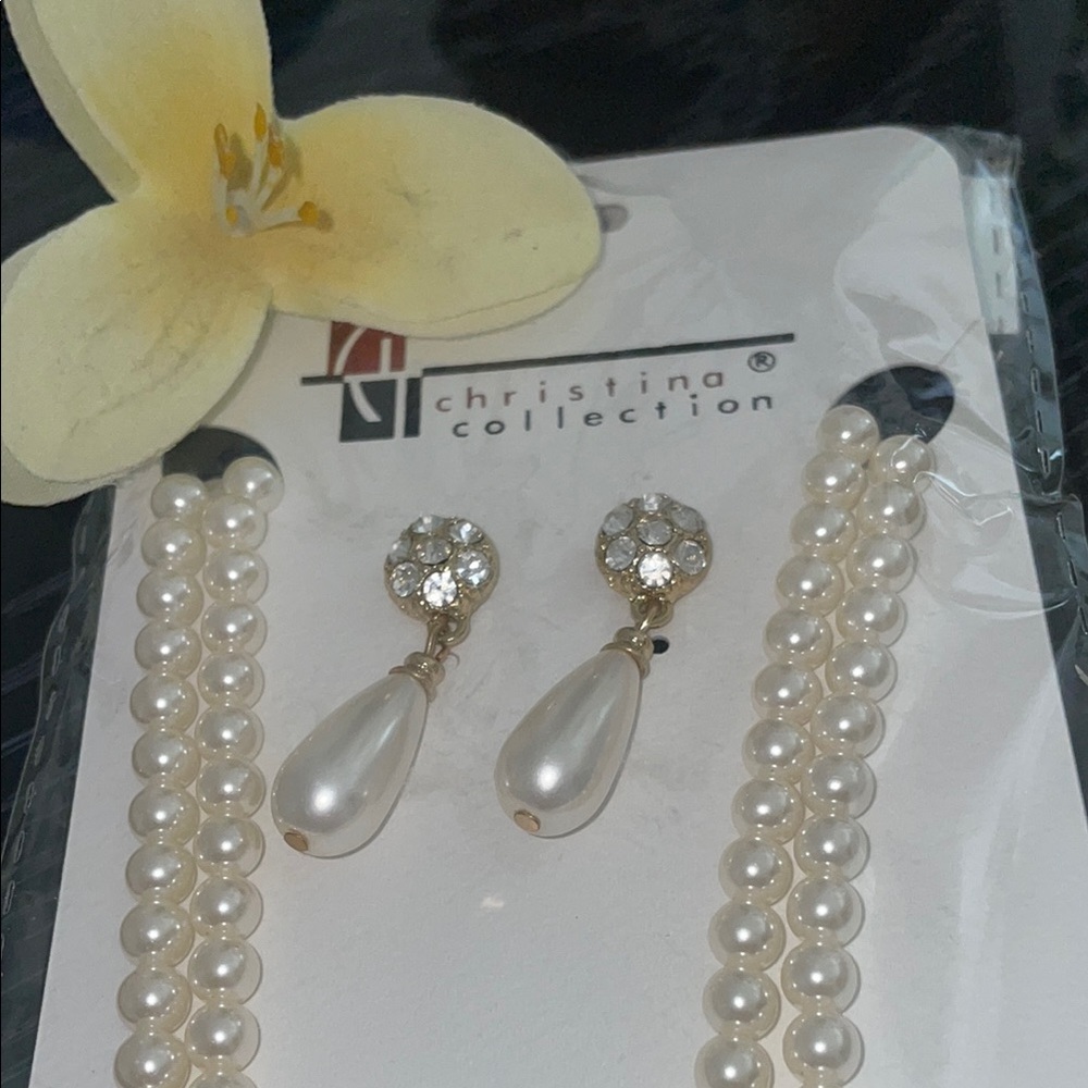 Christina Silver and White Necklace - Picture 2 of 4